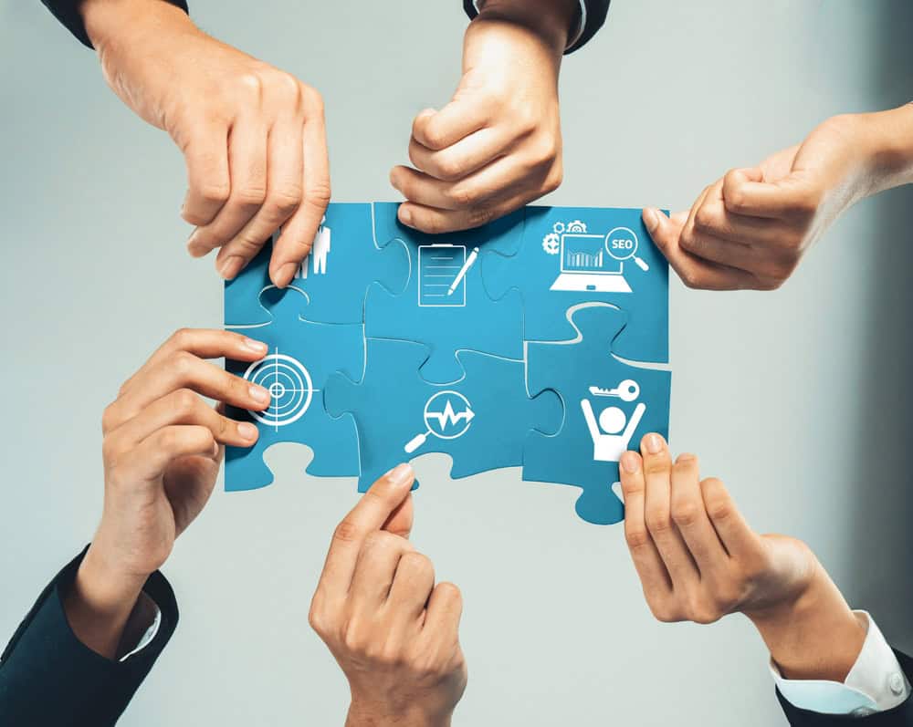 Puzzle pieces with SEO icons represent Link Socially’s enterprise local SEO—standardization, governance, and scalable execution for franchises.