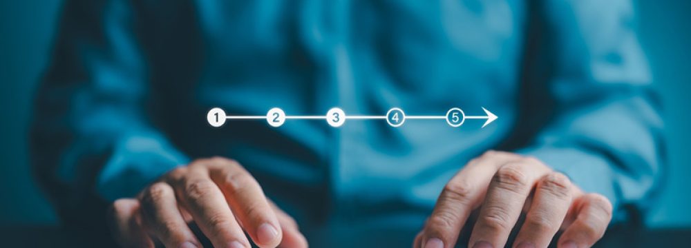 A step-based progress line over a keyboard illustrates Link Socially’s Organic Growth Engine: structured roadmap and controlled SEO implementation.